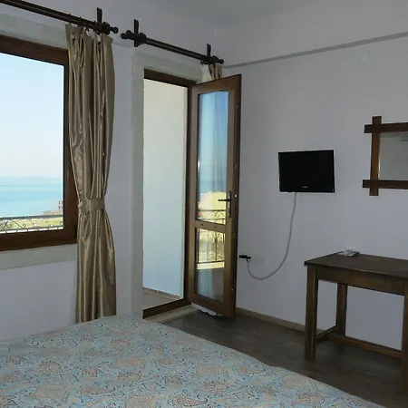 Отель Karaburun Konak Hotel Карабурун